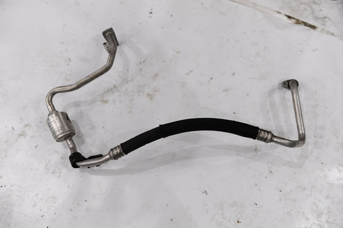 VEL SATİS ÇIKMA YEDEK PARÇA CLİO KILİMA BORUSU